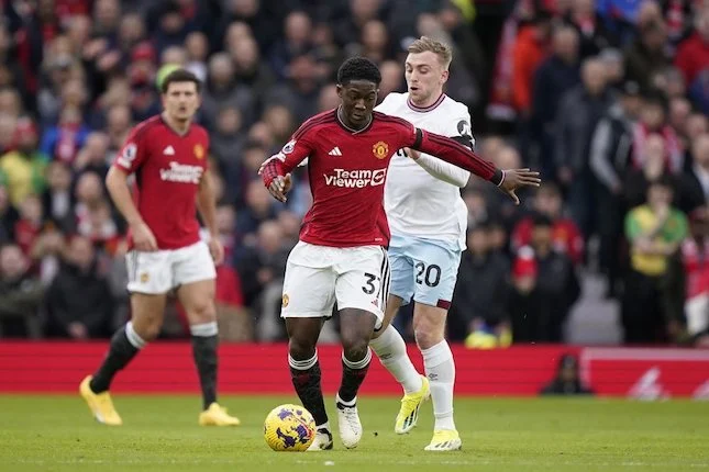 Kobbie Mainoo Curi Perhatian, Carrick Puji Penampilan Gemilang di Laga MU vs Brentford