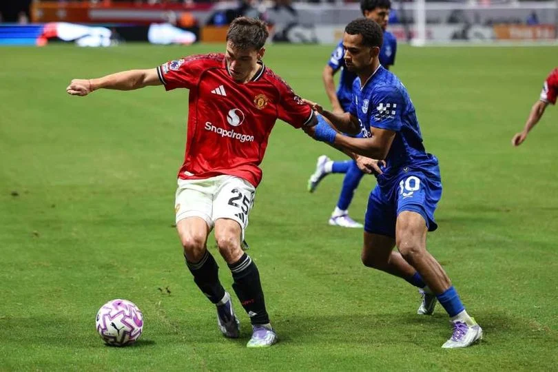 Manchester United Siap Perkuat Lini Depan, Targetkan Penyerang Bologna Santiago Castro