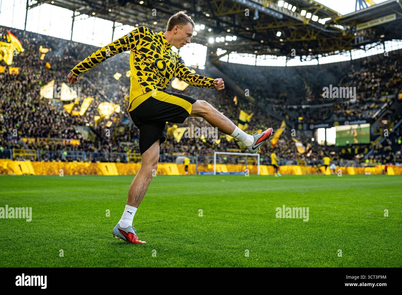 Maximilian Beier Cetak Gol Penampilan ke-100, Dortmund Hajar Freiburg 4-0
