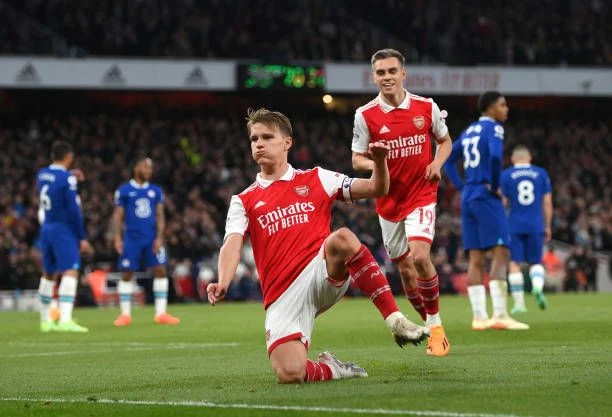 Odegaard Galakkan Arsenal Terus Berjuang di Puncak Musim Premier League