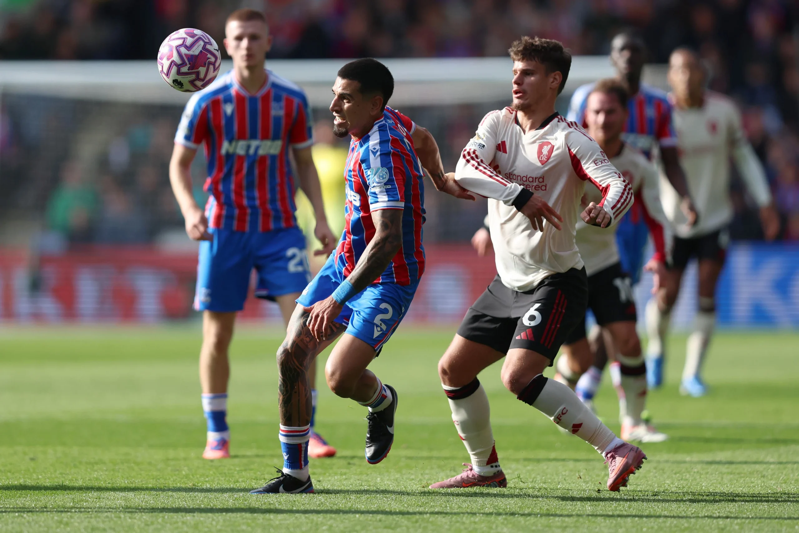Oliver Glasner Tegaskan Gol Daniel Munoz Lawan Liverpool Resmi dan Tidak Kontroversial