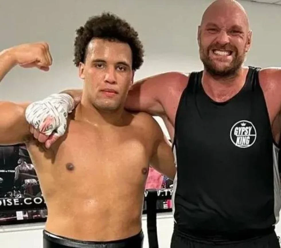 Tyson Fury Pilih Moses Itauma Sebagai Pewaris Tahta Kelas Berat: Langkah Strategis Menuju Generasi Baru
