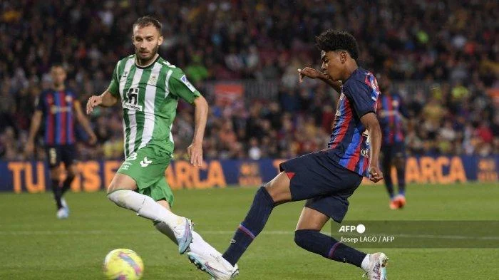 Bersaing untuk Bek Betis, Newcastle dan Barcelona Siapkan Strategi Transfer