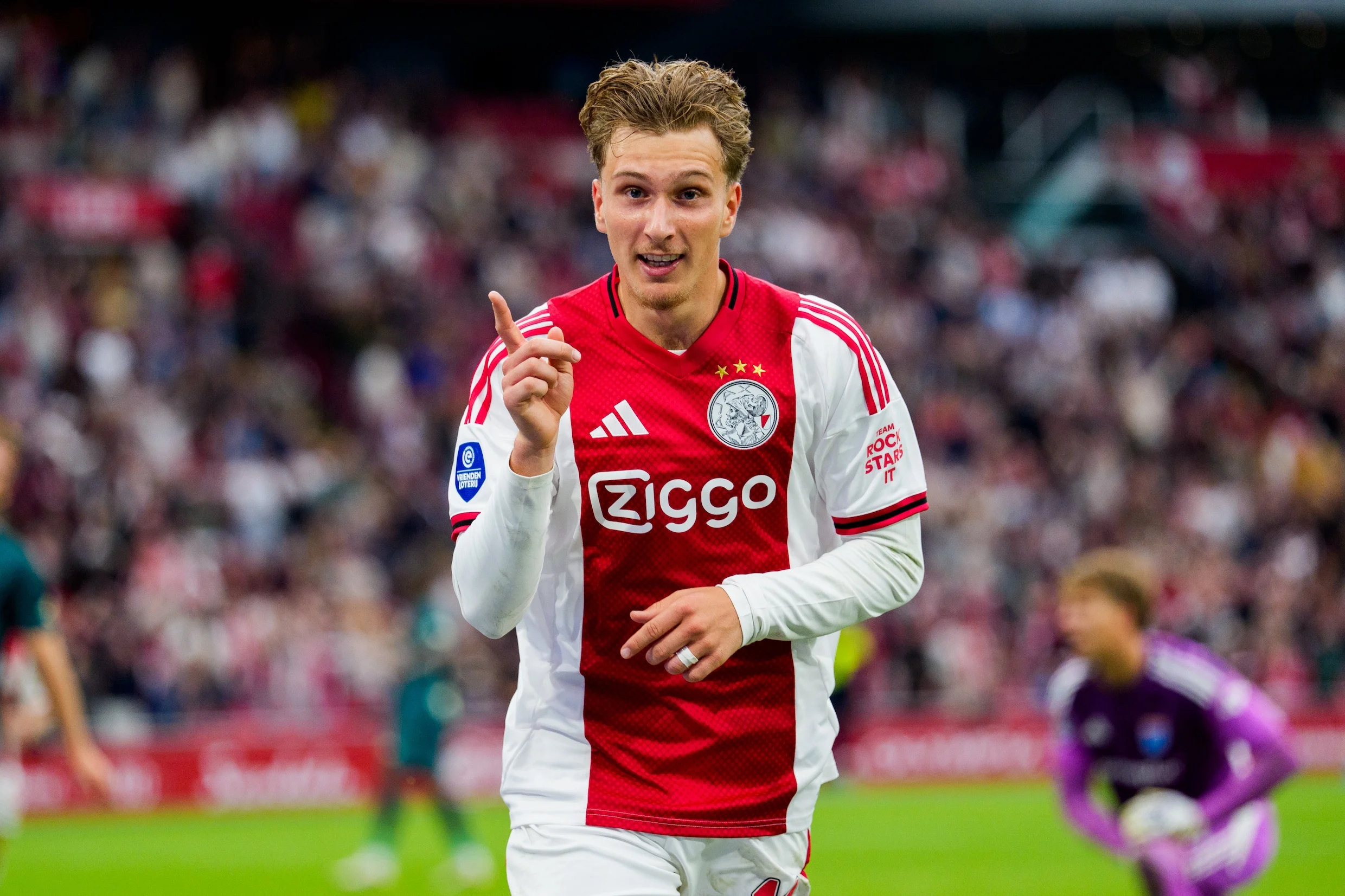 Ajax Berusaha Mempertahankan Mika Godts Sampai Tahun Depan