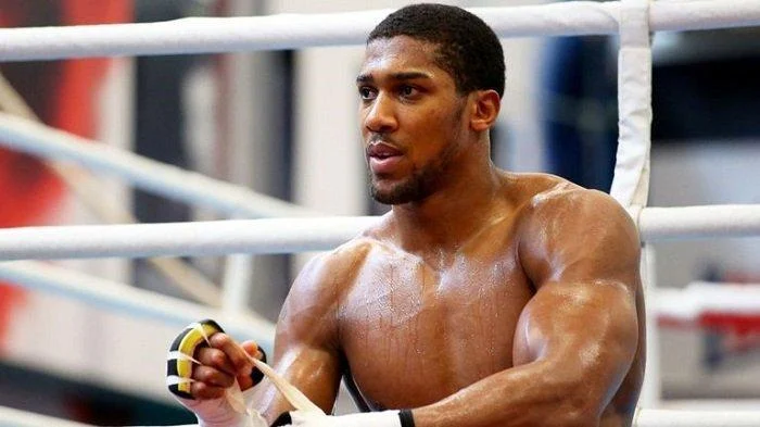 Anthony Joshua Didesak Pensiun Sebelum Menghadapi Tyson Fury