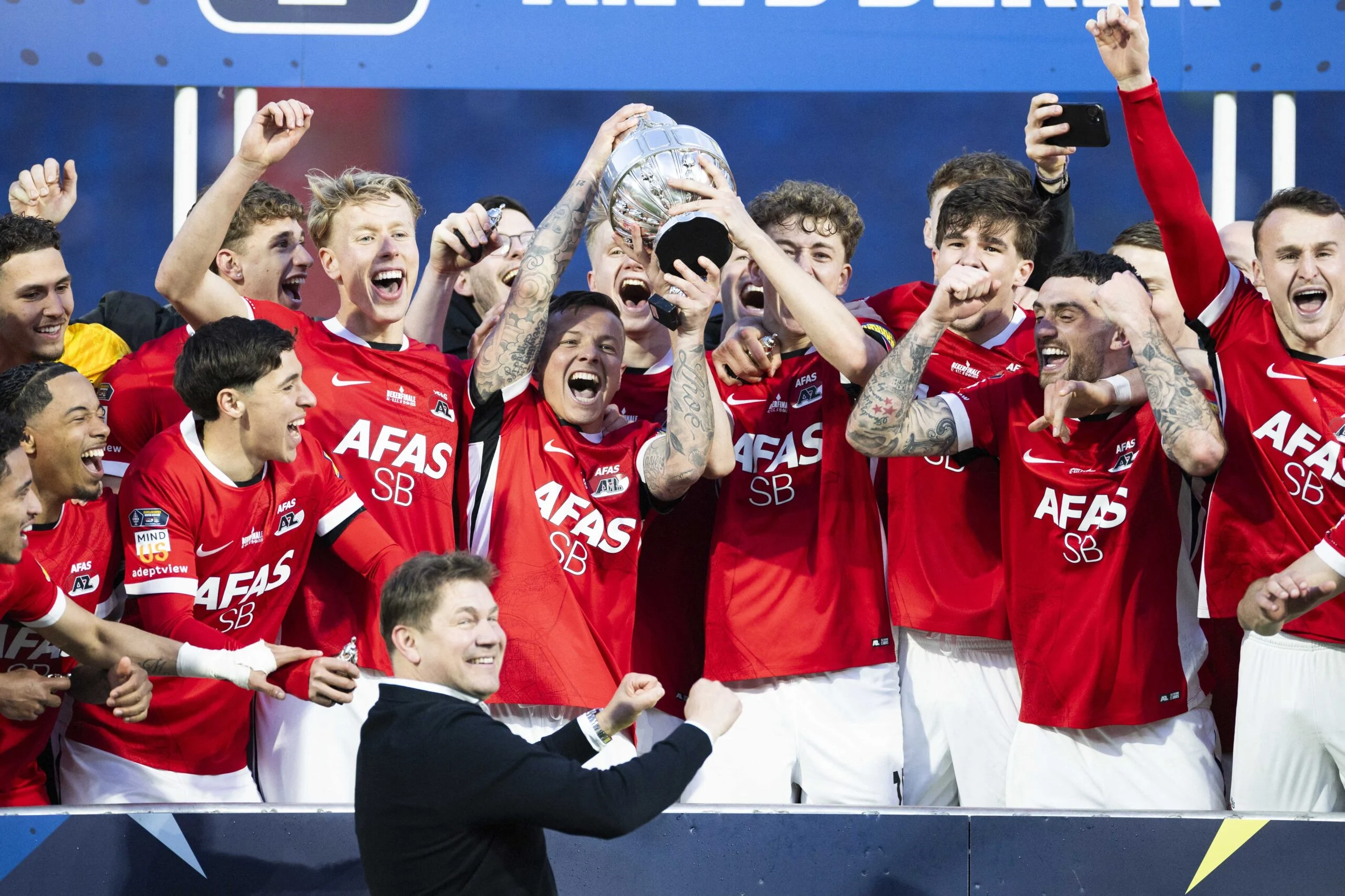 AZ Alkmaar Siap Guncang Piala Johan Cruyff: Analisis Taktik, Pemain Kunci, dan Dampak Transfer