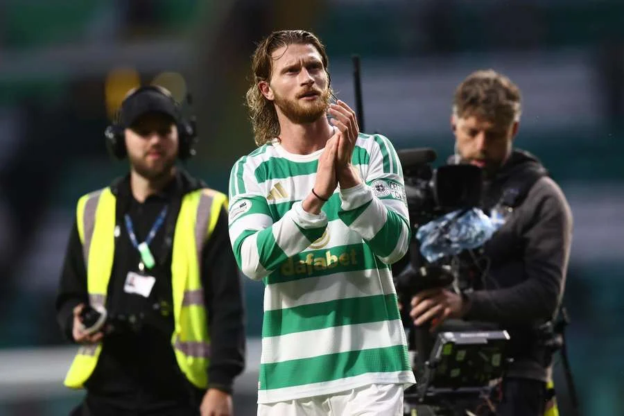 Celtic Record Signing Hogh Berjuang Mengadaptasi dengan Lapangan Rumput