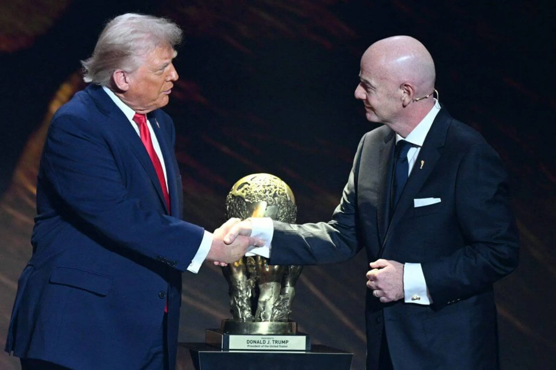 Donald Trump Bertindak untuk Menjaga Gianni Infantino sebagai Presiden FIFA Donald Trump Bertindak untuk Menjaga Gianni Infantino sebagai Presiden FIFA