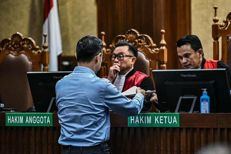 Makarim Menghadapi Tindakan Hakim yang Dituduh Melanggar Etika Makarim Menghadapi Tindakan Hakim yang Dituduh Melanggar Etika