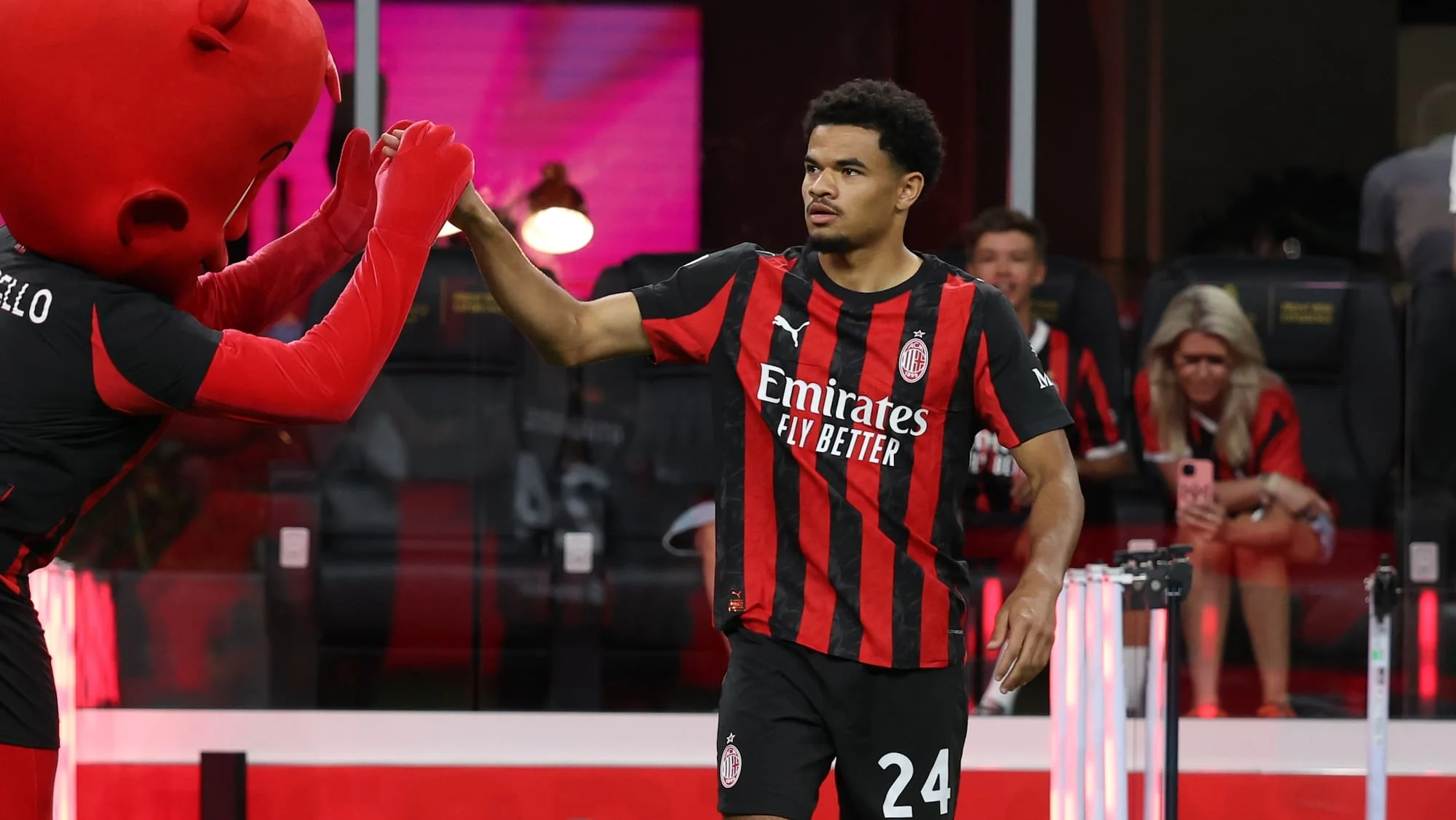 Milan Pinjamkan Zachary Athekame: Mengapa Wing-Back Muda Ini Dipindahkan Milan Pinjamkan Zachary Athekame: Mengapa Wing-Back Muda Ini Dipindahkan