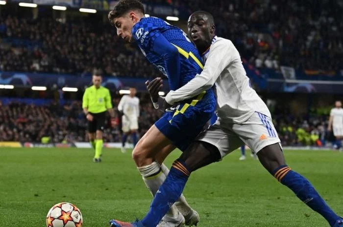 Real Madrid Pertahankan Ferland Mendy di Musim Panas Ini Real Madrid Pertahankan Ferland Mendy di Musim Panas Ini